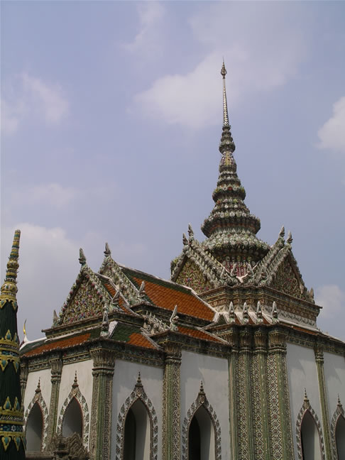 images/Grand_Palace_Phra_Wiharn_Yod_2.jpg