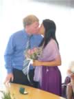 D3-married-kiss-1.jpg (53kb)