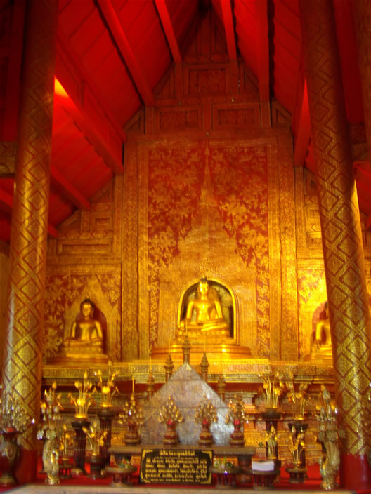 images/Wat-Pra-Singh-alter-2.jpg